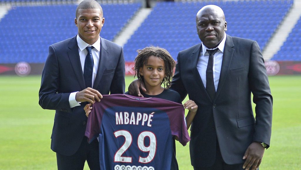 Mbappé junior rinnova col PSG: il fratello di Kylian firma fino al 2024 - Tutto il Calcio