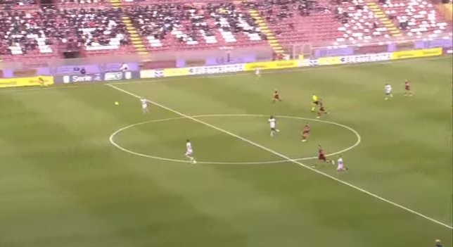 Gioiello di Montalto nel derby Reggina-Crotone: goal da 60 metri