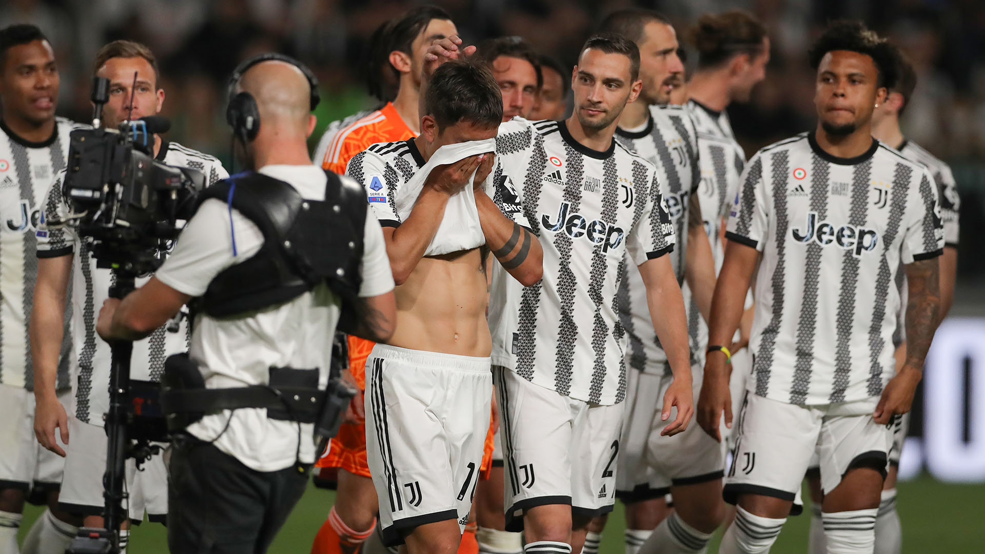 Juventus, lacrime di Dybala all’ultima coi bianconeri