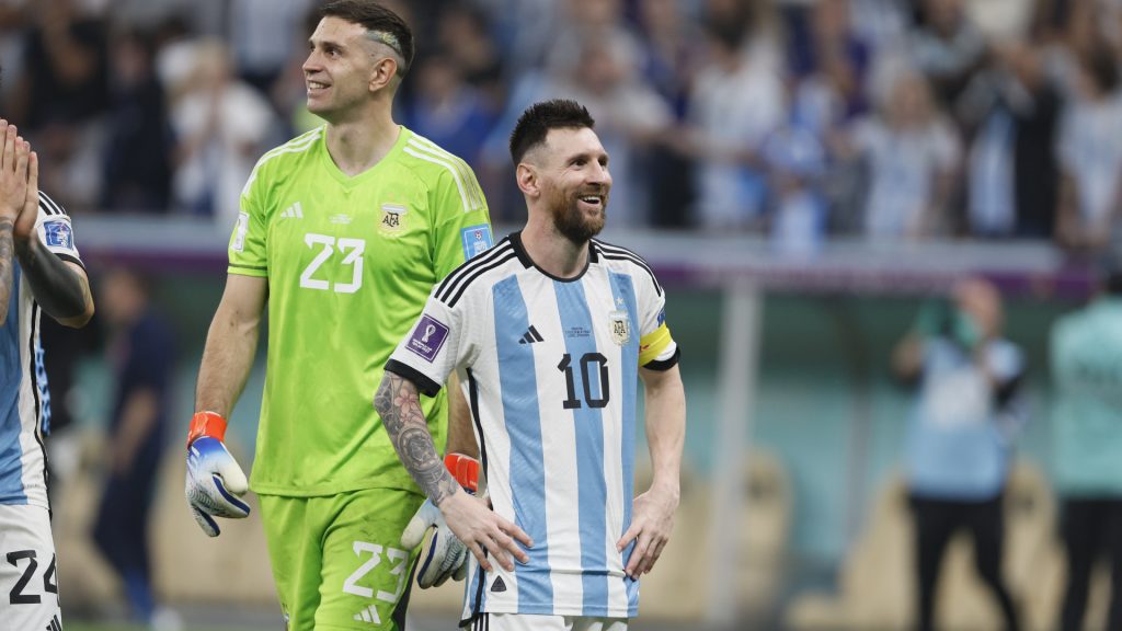 Qatar 2022, Emiliano Martinez: “Messi si sente molto bene. Questo ci aiuta molto”