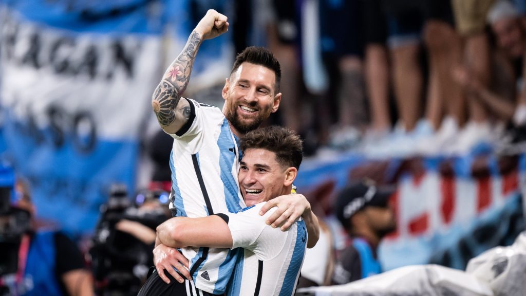 Qatar 2022, Messi gol alla millesima e Argentina agli ottavi