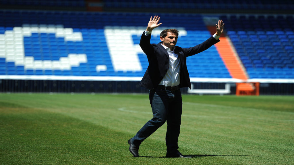 Iker Casillas in difesa di De La Fuente