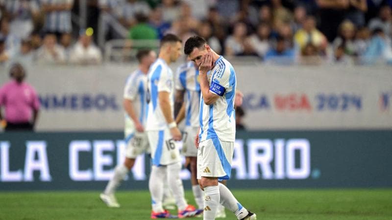 Messi sbaglia il cucchiaio, ma Dibu Martinez para due rigori: l’Argentina batte l’Ecuador e va in semifinale di Coppa America