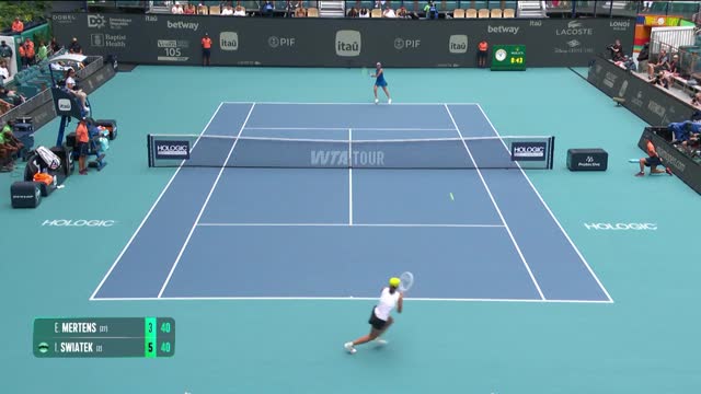 Swiatek eases into Round of 16 in Miami