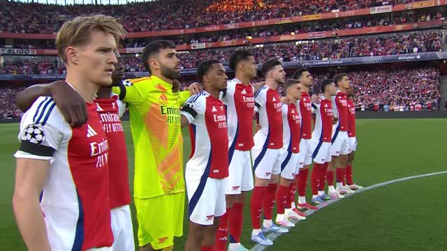 Arsenal and PSG share moment of silence for Pope Francis
