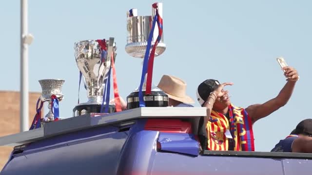 Yamal takes selfie with Barca’s trio of trophies