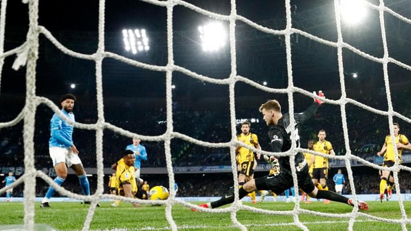 Uno scudetto sospeso: Napoli trepidante, la coppa distrae l’Inter