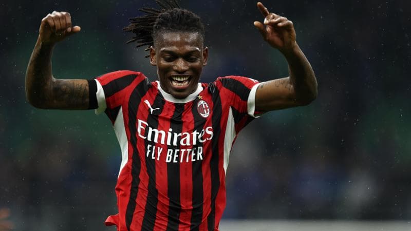 Milan, per Leao il Bayern fa sul serio: ecco la prima offerta. Allegri vuole Leoni e Xhaka