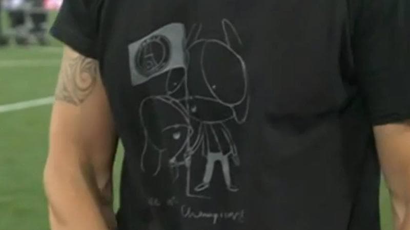 Luis Enrique festeggia con la maglia dedicata alla figlia morta a 9 anni