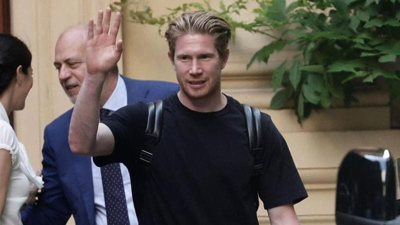 Il Napoli riparte, De Bruyne va di corsa. Visite per Noa Lang, si stringe per Juanlu e Lucca