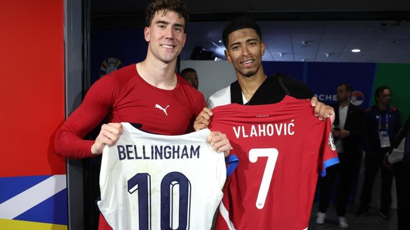 Gaffe di Vlahovic: mette un like al post di Bellingham dopo la vittoria del Real sulla Juventus