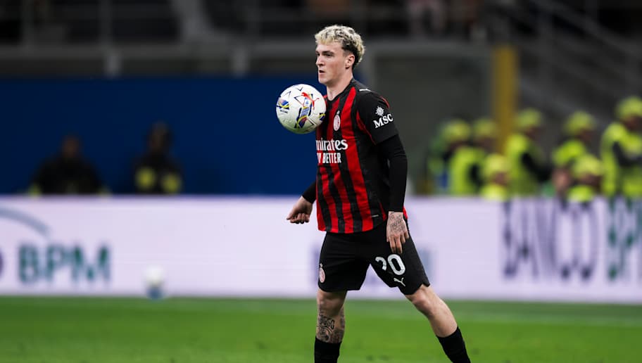 Alex Jimenez in uscita dal Milan: proposta dal Como e atteggiamenti poco professionali?